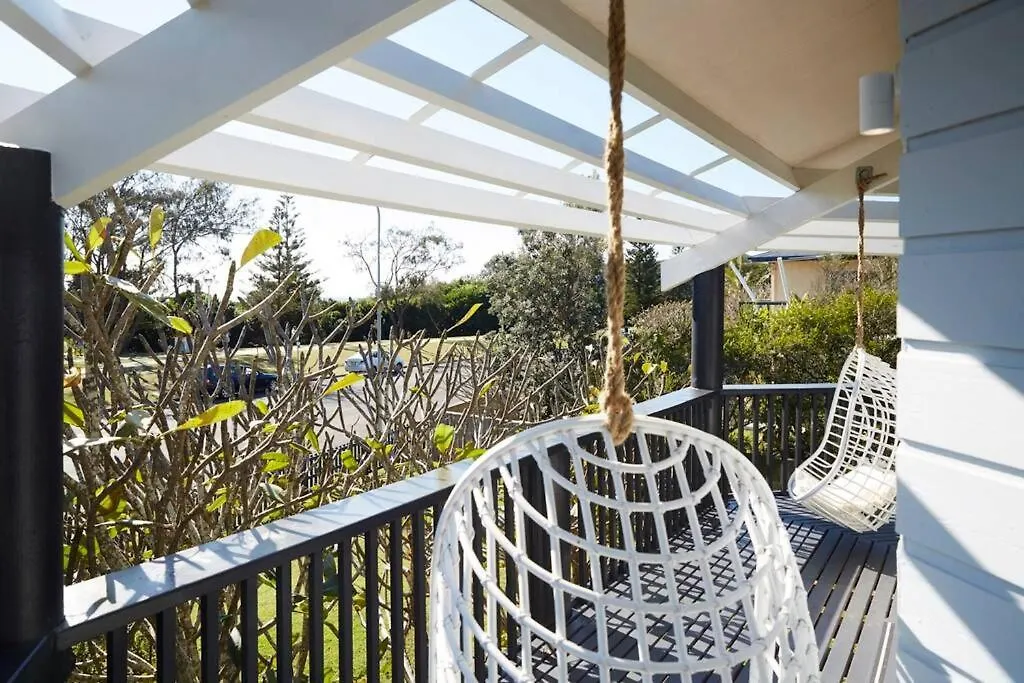 Barefoot Bungalow - Beachfront Byron Bay Australia