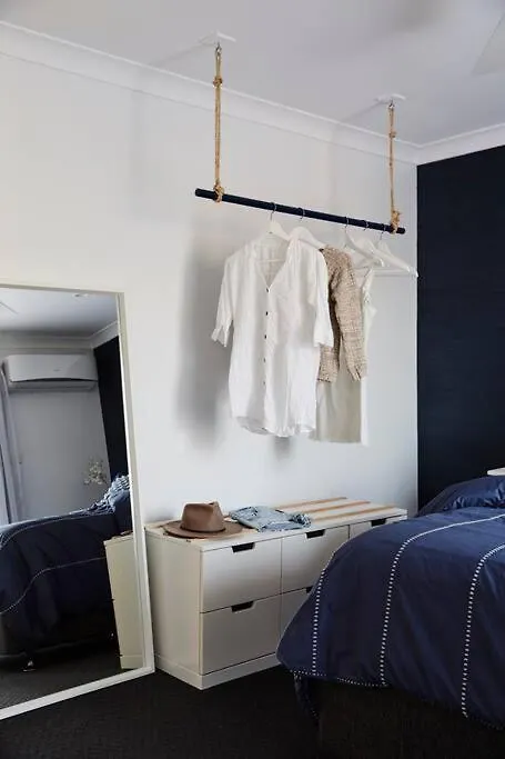 Barefoot Bungalow - Beachfront Byron Bay 0*,  Australia