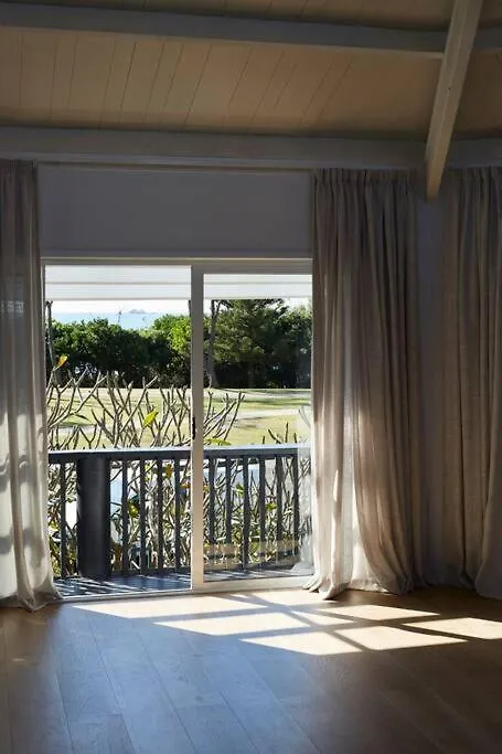Barefoot Bungalow - Beachfront Byron Bay Australia